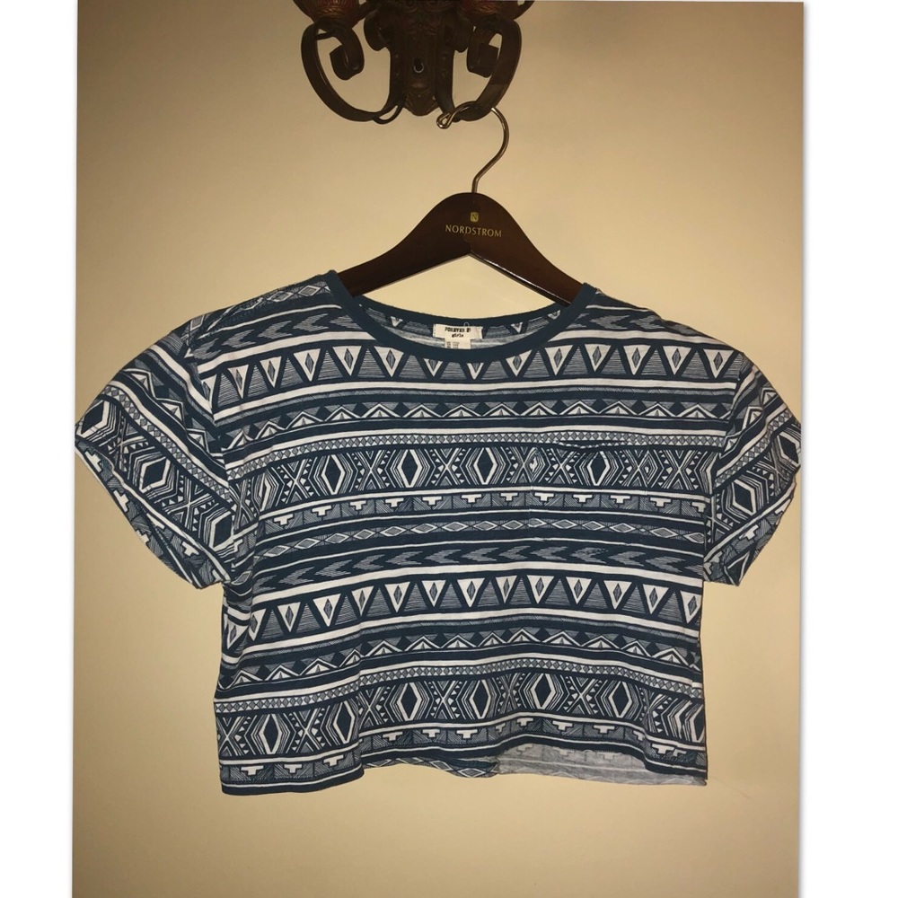 🌹✨ Geo Print Cropped T-Shirt (Size 11 Juniors)